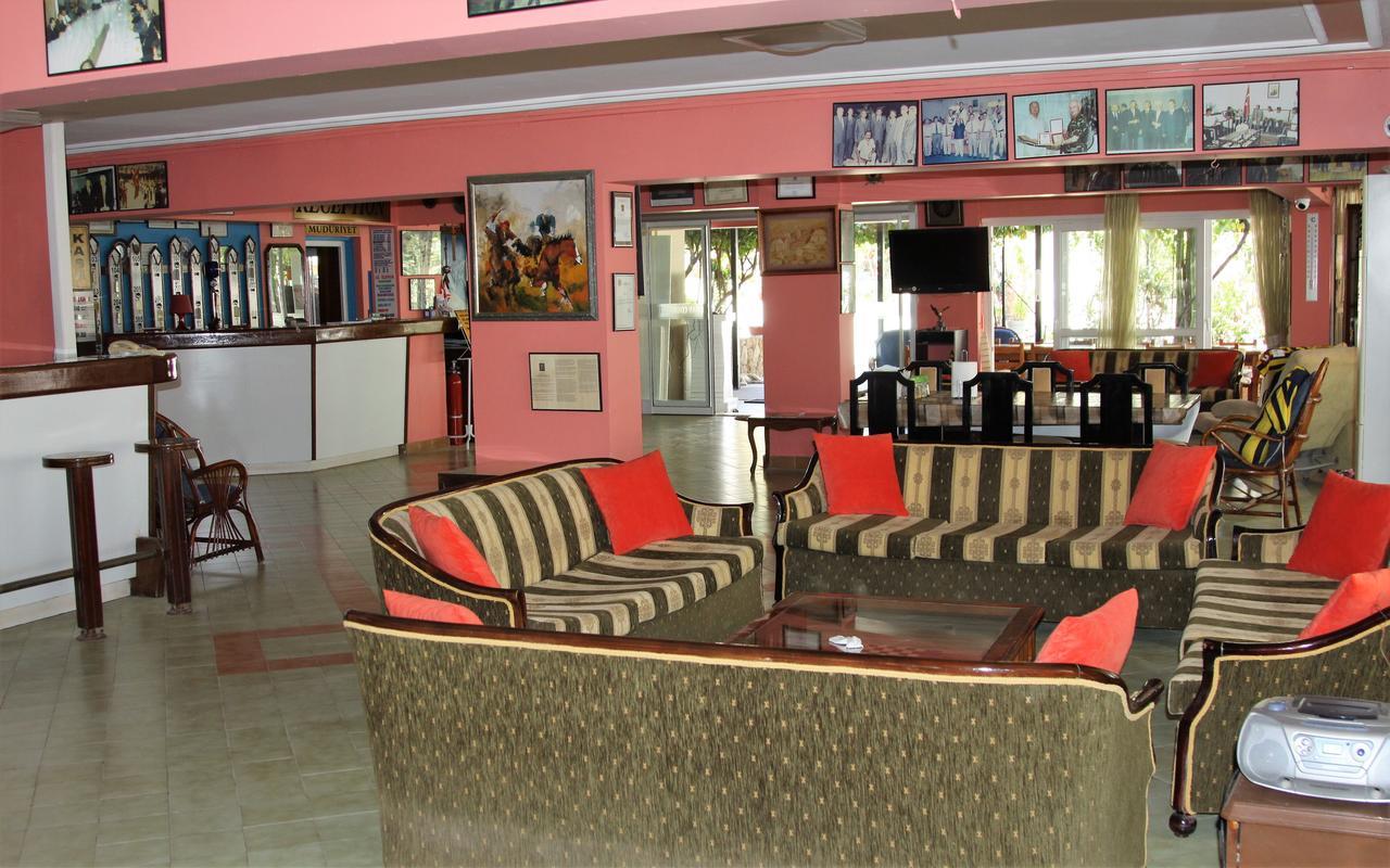 Kasgar Court Hotel Ayvaryara Buitenkant foto