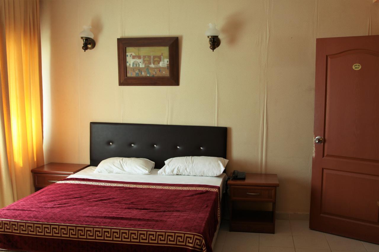 Kasgar Court Hotel Ayvaryara Buitenkant foto