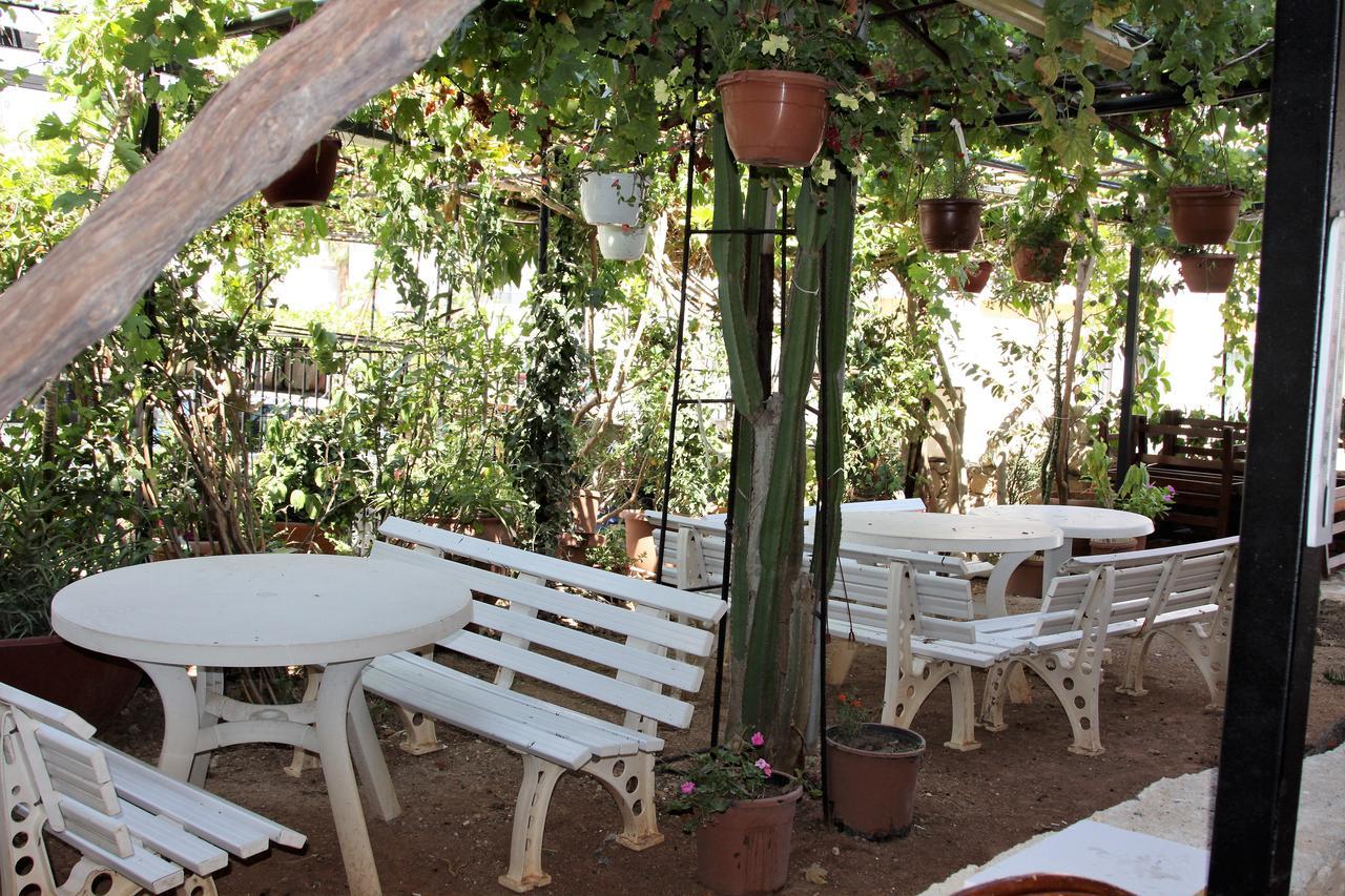 Kasgar Court Hotel Ayvaryara Buitenkant foto