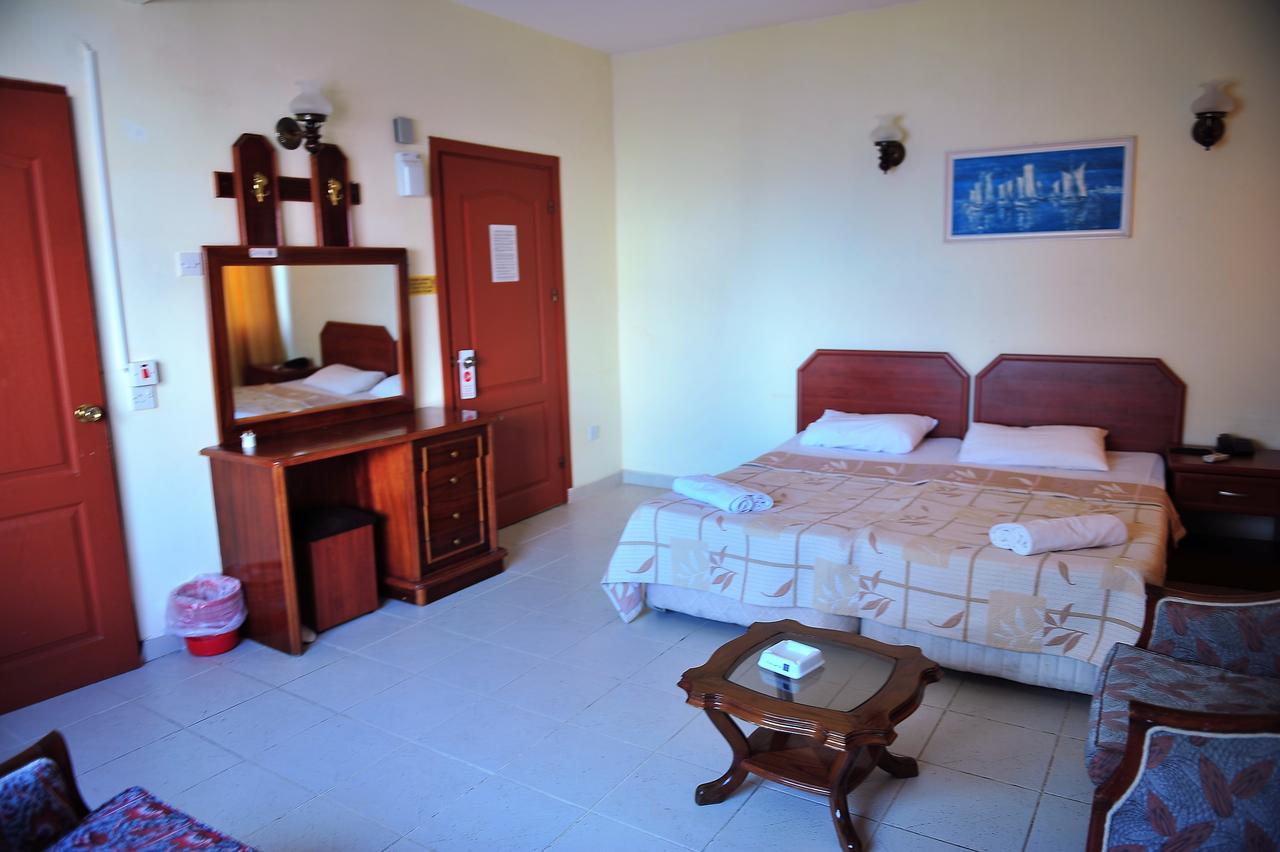 Kasgar Court Hotel Ayvaryara Buitenkant foto
