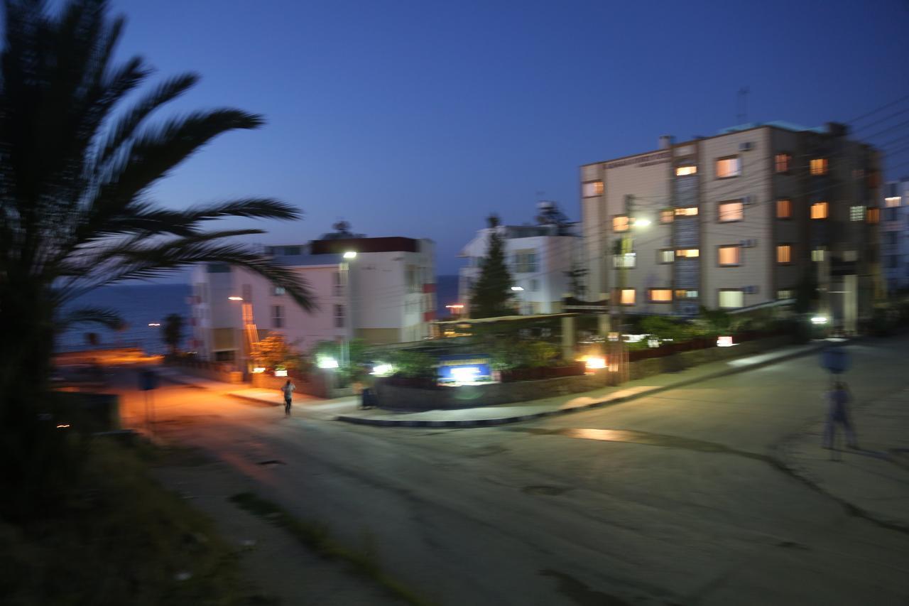 Kasgar Court Hotel Ayvaryara Buitenkant foto