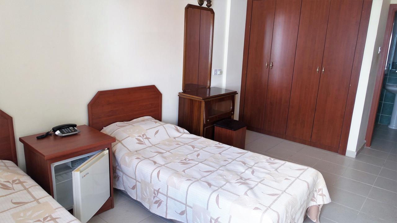 Kasgar Court Hotel Ayvaryara Buitenkant foto