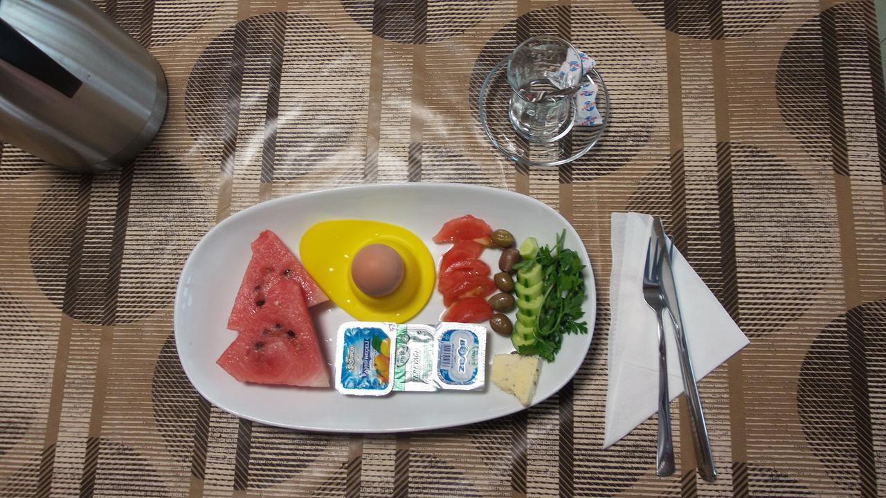 Kasgar Court Hotel Ayvaryara Buitenkant foto